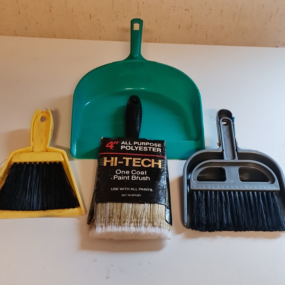 New HI-TECH Paint Brush With 2 Whisks And Dust Pans